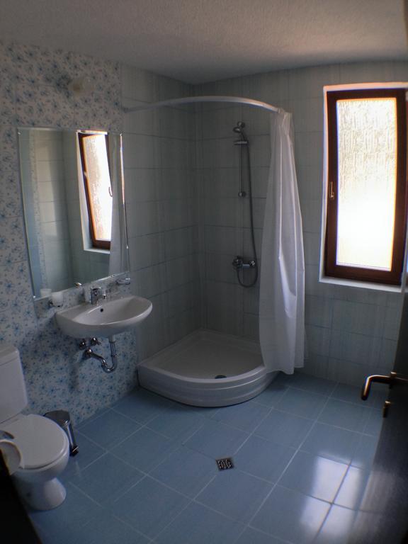 Mala Planina Guest House Iskrets ห้อง รูปภาพ
