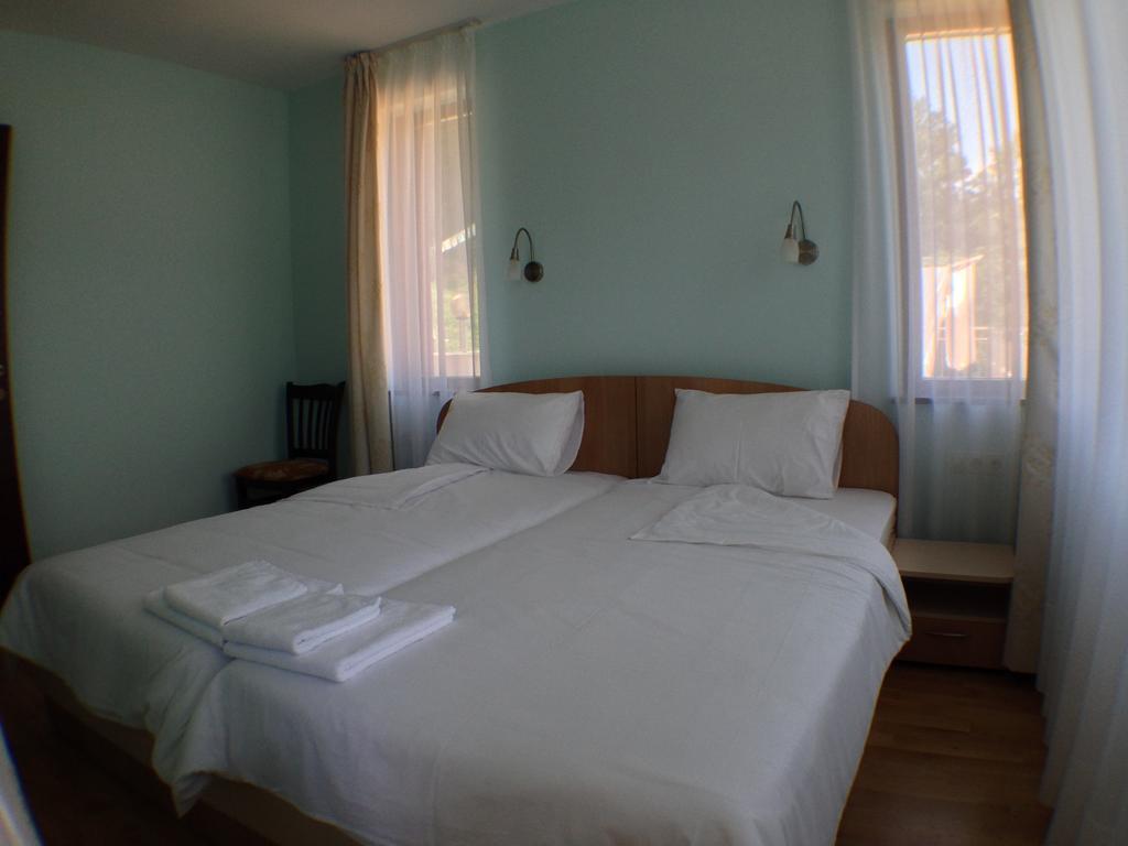Mala Planina Guest House Iskrets ภายนอก รูปภาพ
