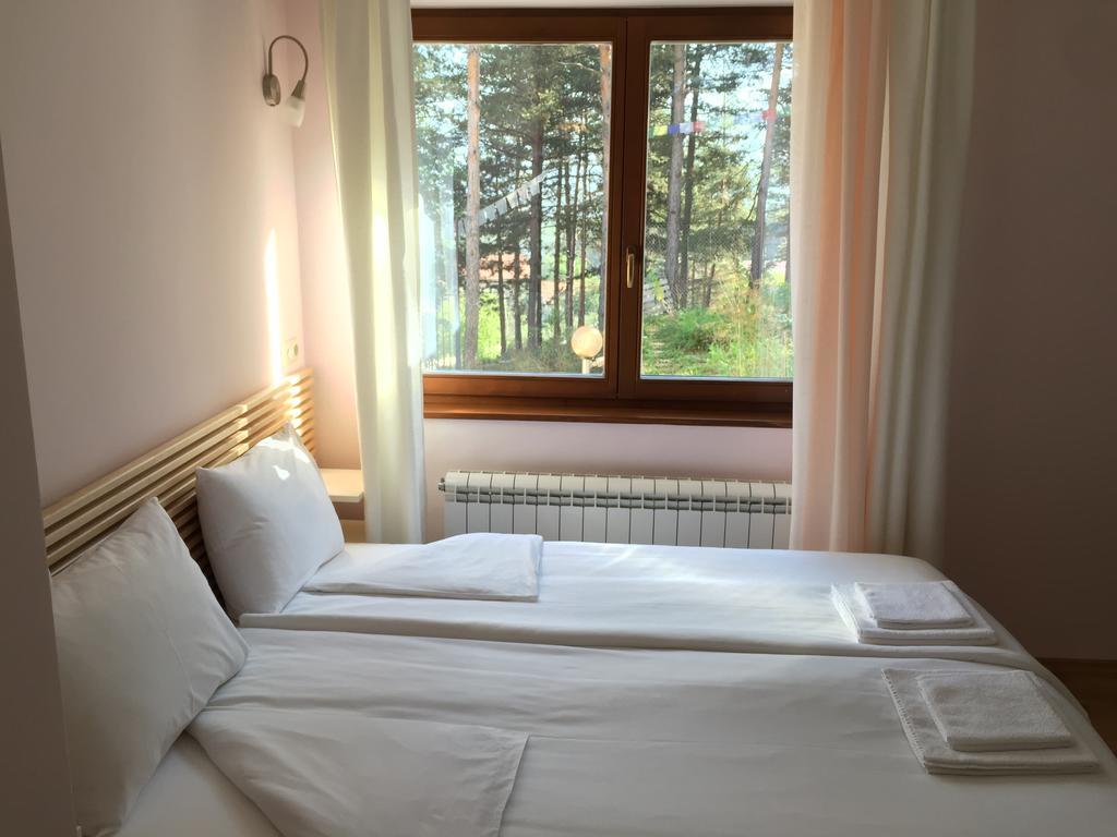 Mala Planina Guest House Iskrets ภายนอก รูปภาพ