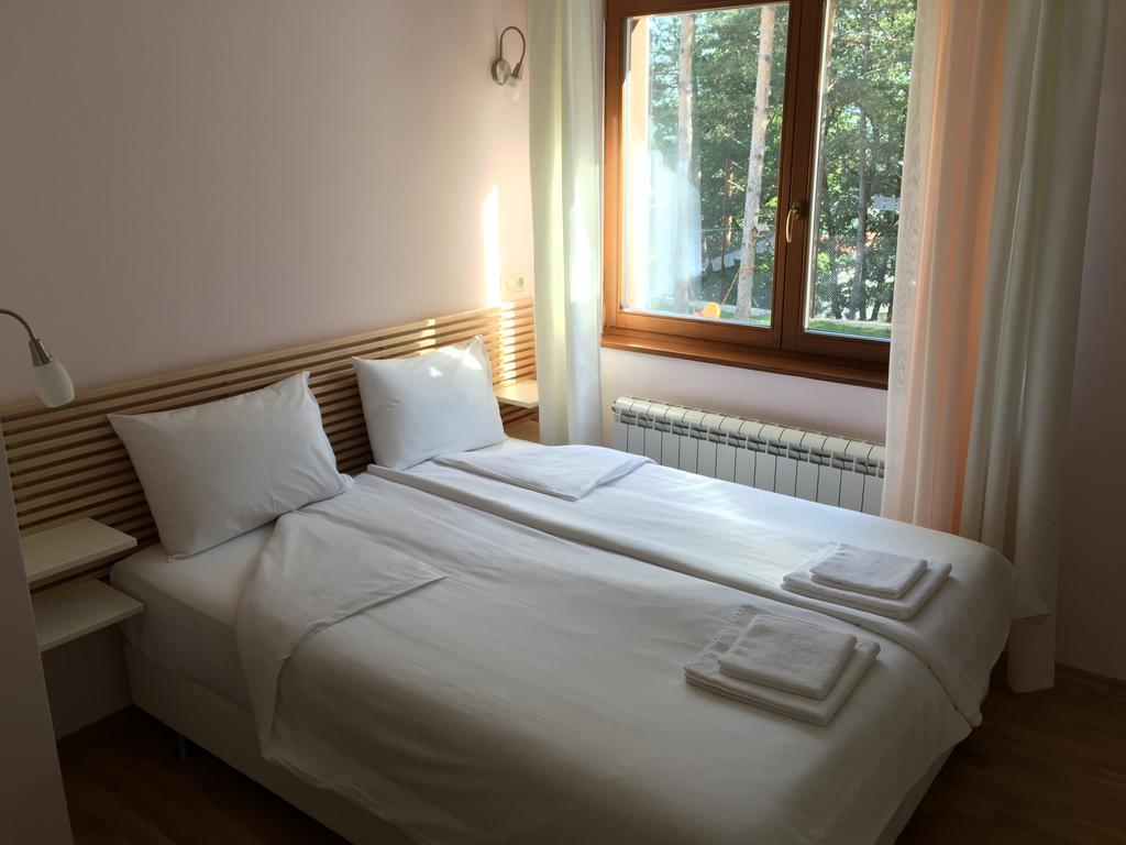 Mala Planina Guest House Iskrets ภายนอก รูปภาพ