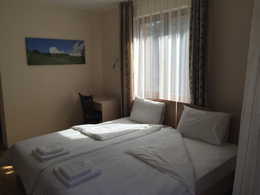 Mala Planina Guest House Iskrets ภายนอก รูปภาพ