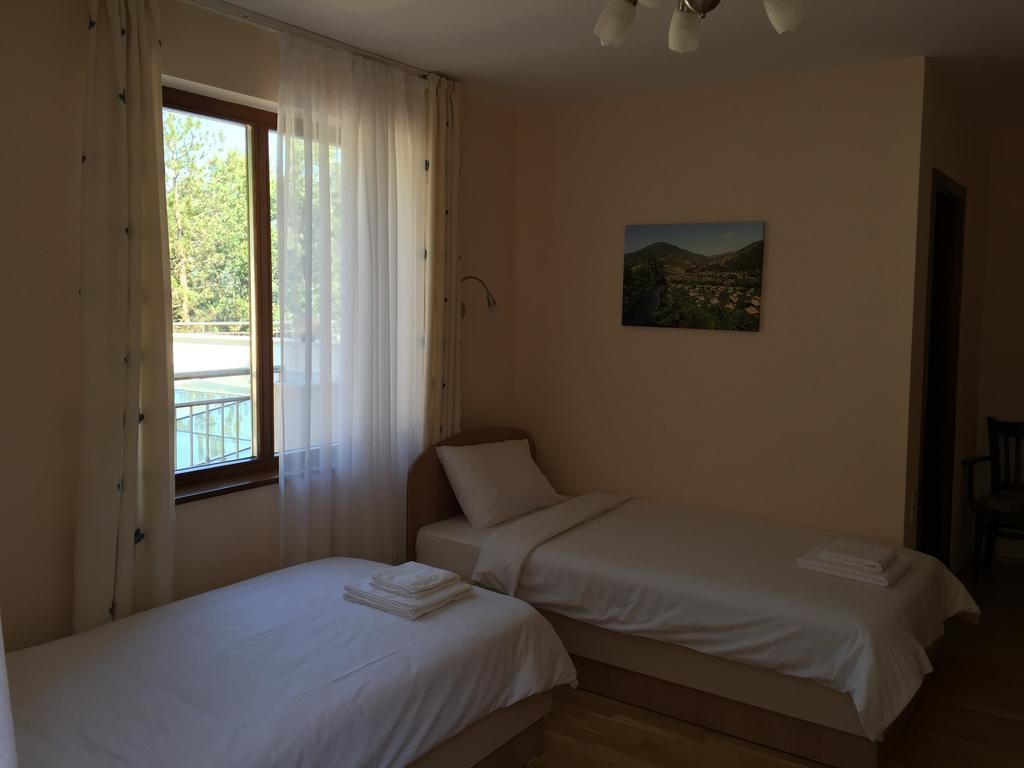 Mala Planina Guest House Iskrets ภายนอก รูปภาพ