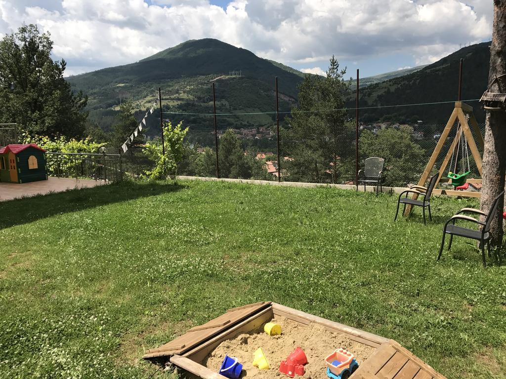 Mala Planina Guest House Iskrets ภายนอก รูปภาพ